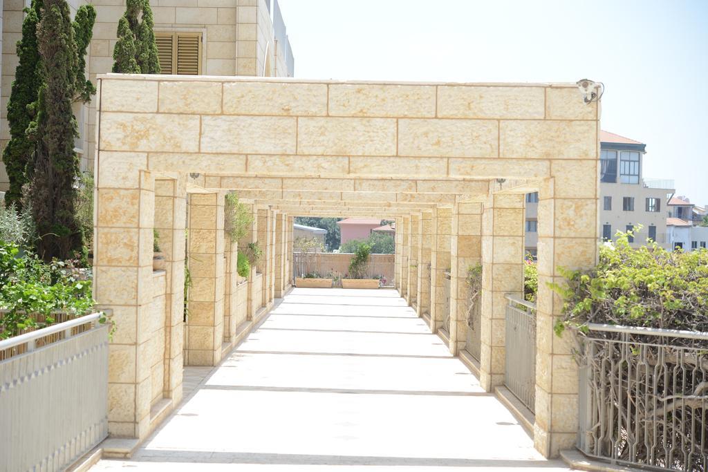 Andromeda Hill Apartments And Spa Tel Aviv Eksteriør billede