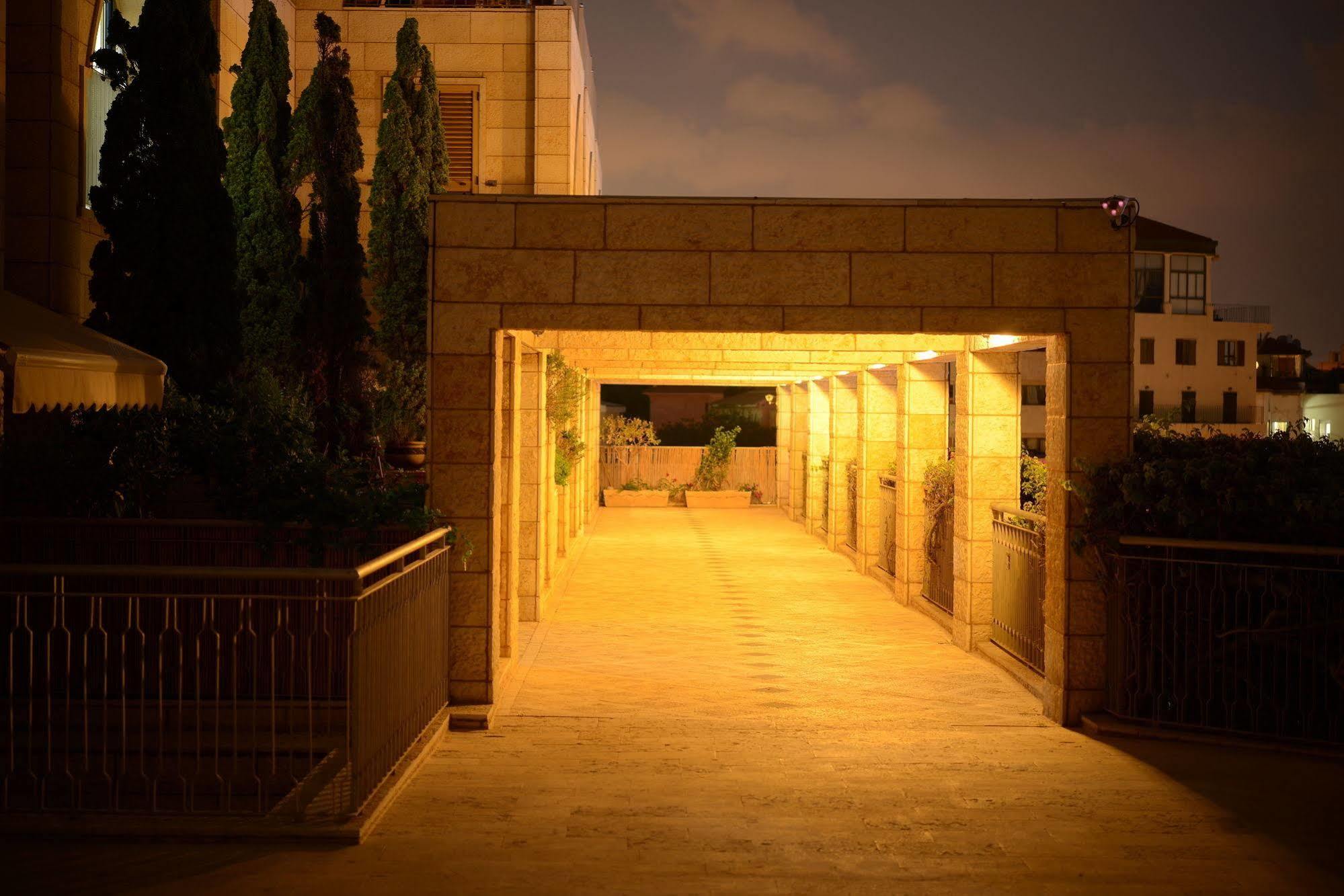 Andromeda Hill Apartments And Spa Tel Aviv Eksteriør billede